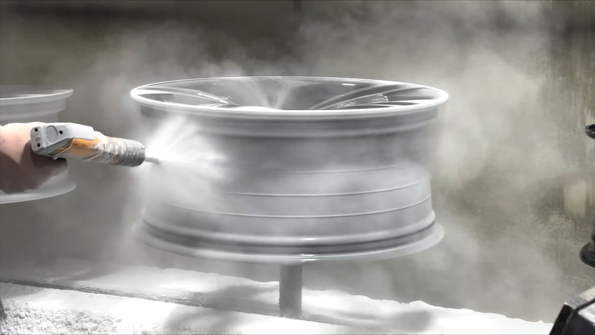 Painting process for a custom forged wheel Painting process for a custom forged wheel